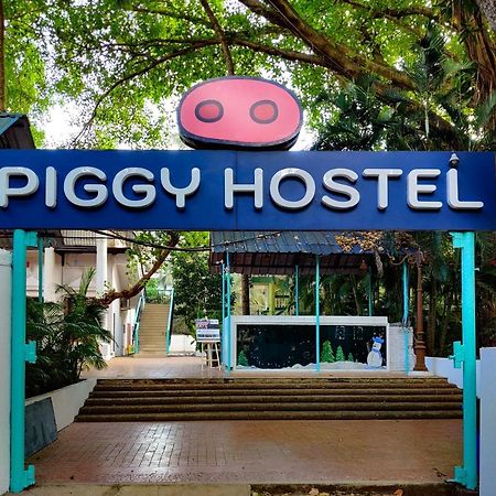 Piggy Calangute By Urban Nomads - Dorms & Pvt Rooms GOA エクステリア 写真