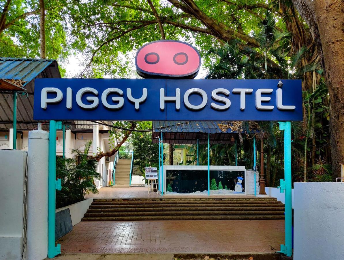 Piggy Calangute By Urban Nomads - Dorms & Pvt Rooms GOA エクステリア 写真