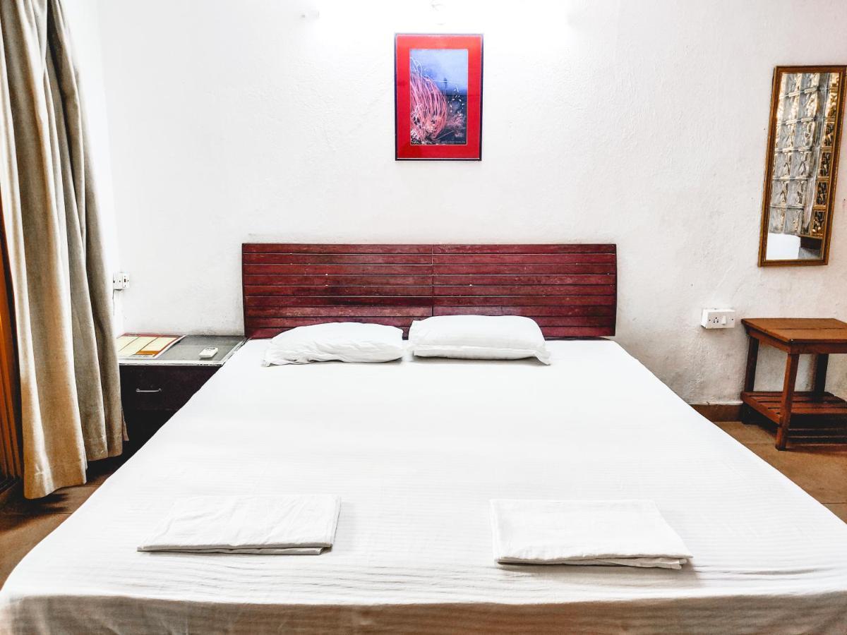 Piggy Calangute By Urban Nomads - Dorms & Pvt Rooms GOA エクステリア 写真