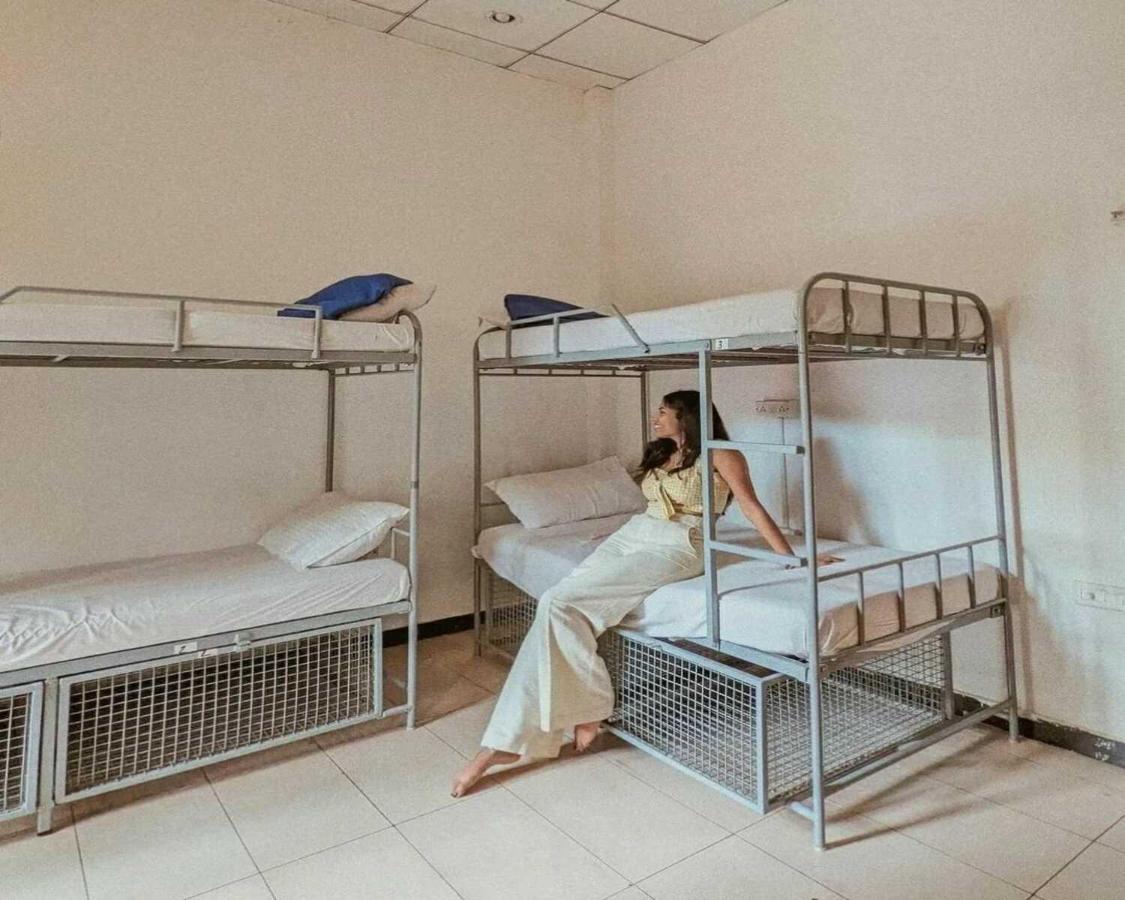 Piggy Calangute By Urban Nomads - Dorms & Pvt Rooms GOA エクステリア 写真
