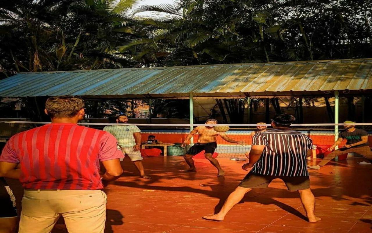 Piggy Calangute By Urban Nomads - Dorms & Pvt Rooms GOA エクステリア 写真