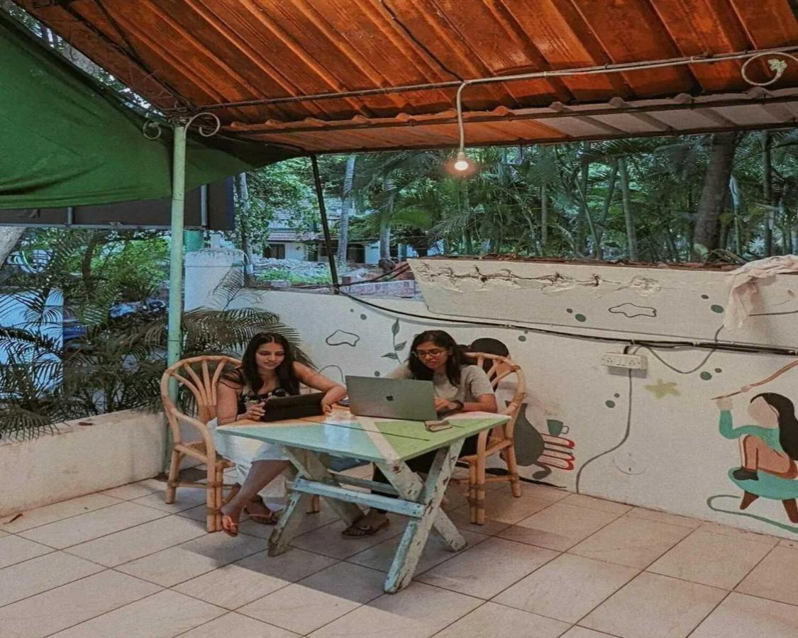 Piggy Calangute By Urban Nomads - Dorms & Pvt Rooms GOA エクステリア 写真