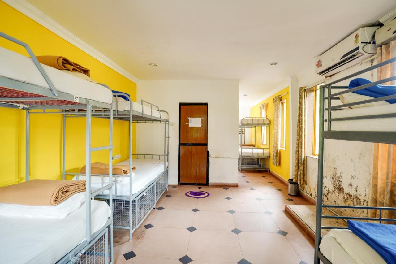Piggy Calangute By Urban Nomads - Dorms & Pvt Rooms GOA エクステリア 写真